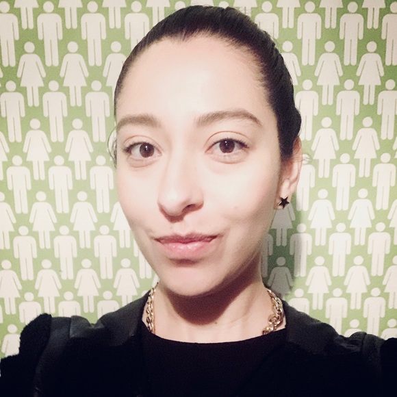 Meet your Posher, Sandy - Picture 3 of 7